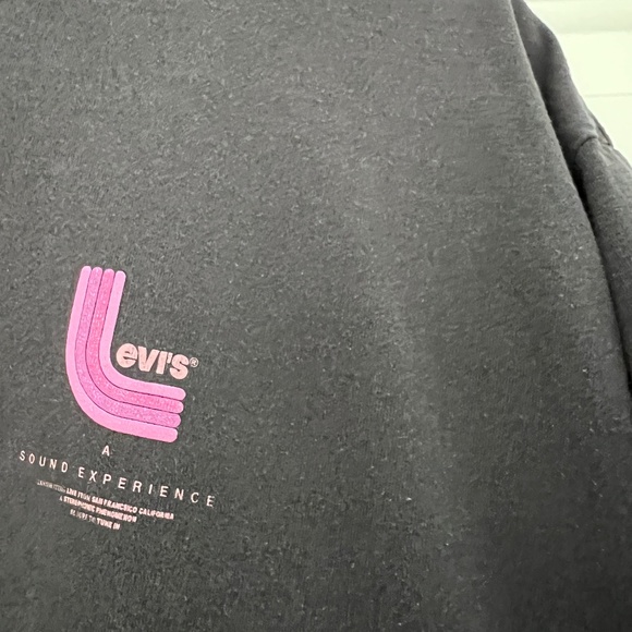 Levi's T Shirt - Men's Large - Picture 5 of 6